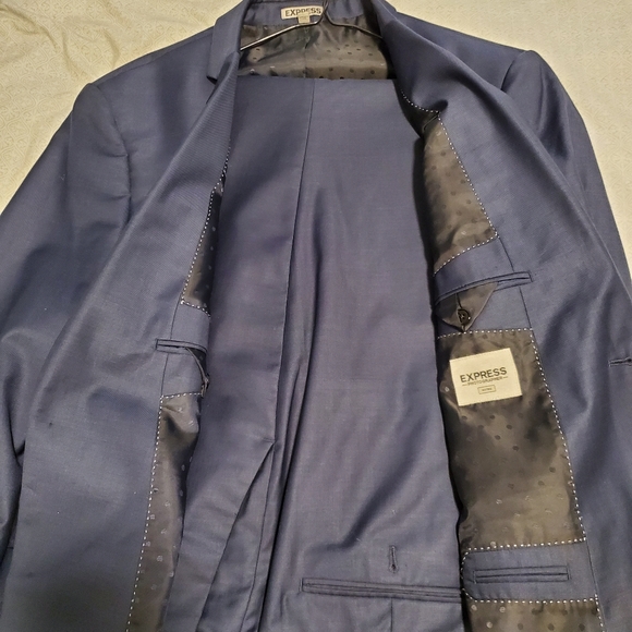 Express 42L Suit